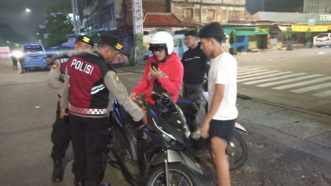 
					Operasi Cipta Kondisi di Terminal Senen, Polisi Tegur Pengendara dan Antisipasi Kejahatan Jalanan