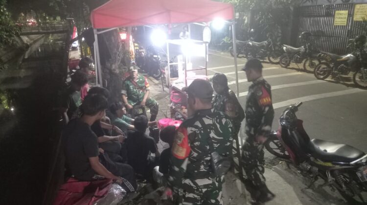 Babinsa Koramil 02/Matraman Gencarkan Patroli Malam, Remaja Diberi Edukasi Bahaya Narkoba dan Tawuran