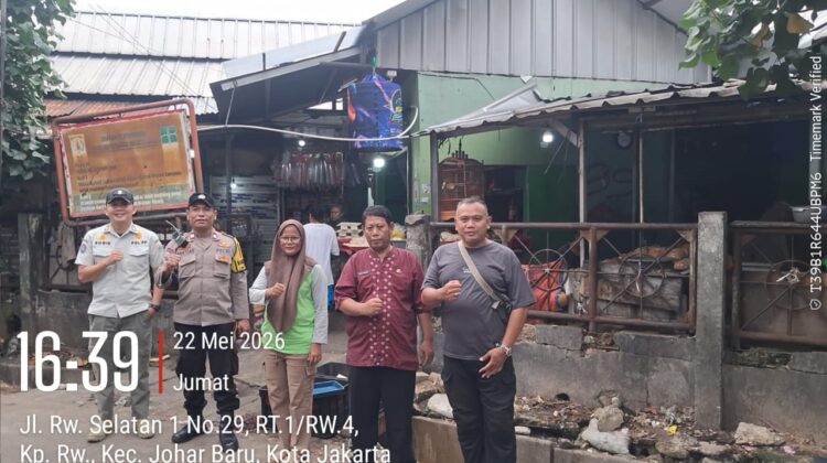 Imbauan Humanis Sore Hari, Polsek Johar Baru Bersama 3 Pilar Tertibkan PKL di Samping Pasar Gembrong