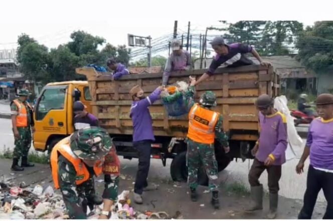 
					Satgas Sampah Kodim 0510/Trs Tangani Sampah di Wilayah Jayanti