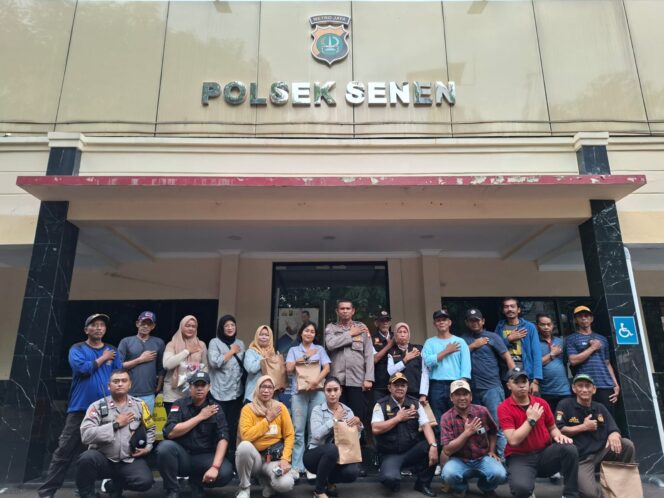 
					Polsek Senen Gelar “Jum’at Berkah” dan Bagikan Sembako untuk Sabuk Kamtibmas