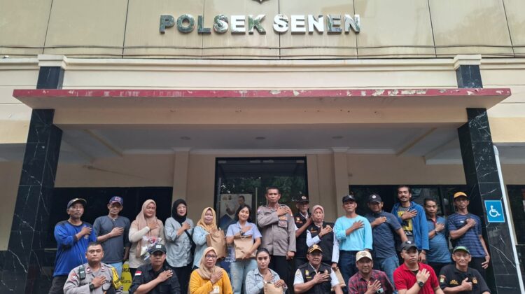 Polsek Senen Gelar “Jum’at Berkah” dan Bagikan Sembako untuk Sabuk Kamtibmas
