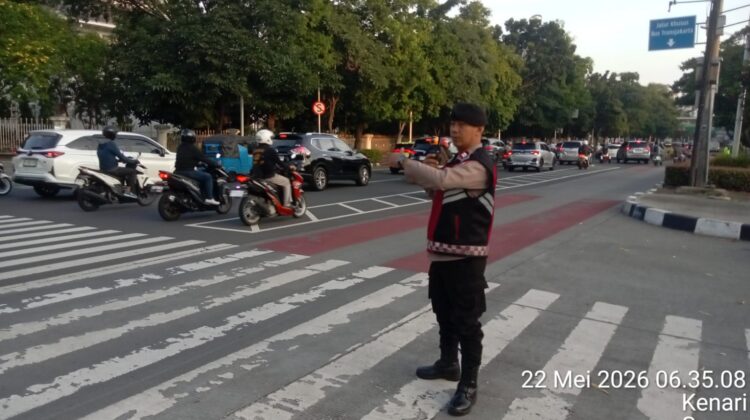 Polsek Senen Ploting Personel Atur Lalu Lintas di Kawasan Salemba Raya
