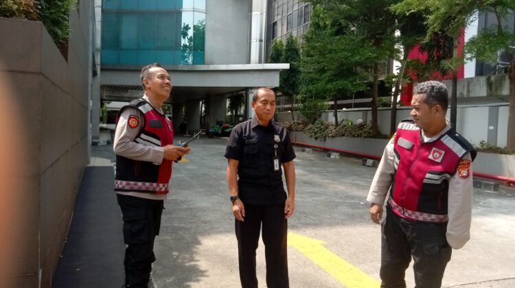Patroli Dialogis Polsek Senen Sambangi Sejumlah Titik Vital, Warga Diimbau Waspada Kejahatan Jalanan