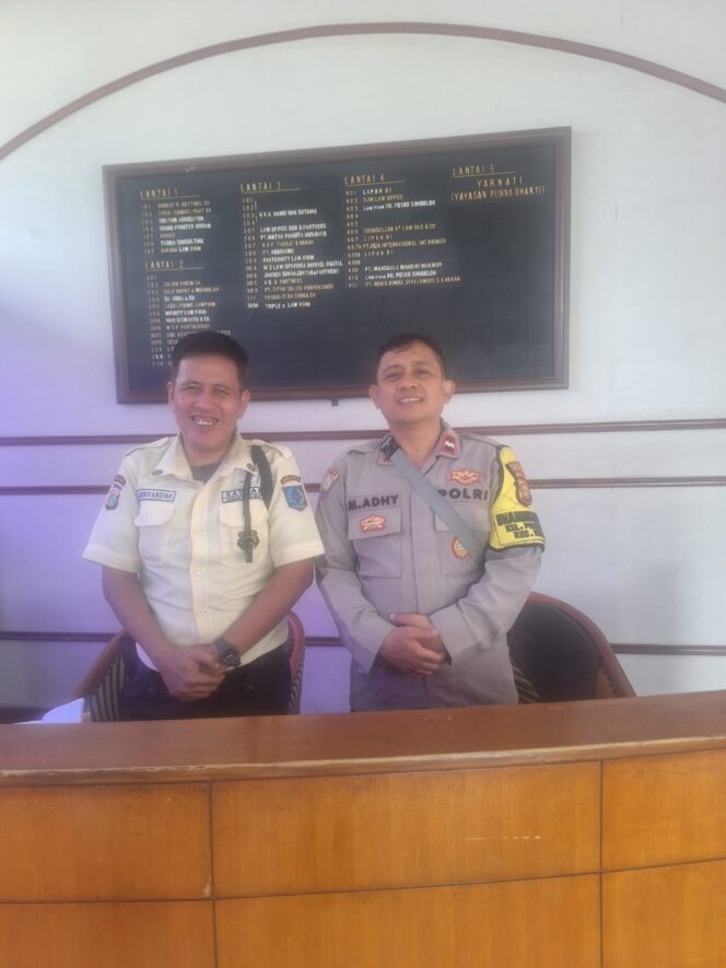 
					Sinergi Bhabinkamtibmas Pegangsaan Sambangi Gedung Yarnati, Tingkatkan Kewaspadaan dan Pengamanan Lingkungan