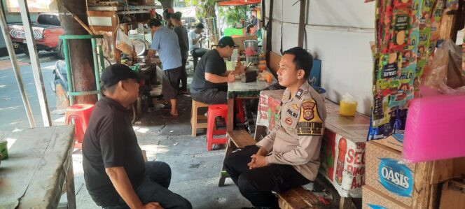 
					Sambang Ketua RT 10/04, Bhabinkamtibmas Kebon Melati Ingatkan Bahaya Curanmor