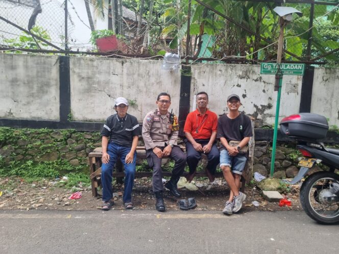
					Bhabinkamtibmas Karet Tengsin Tingkatkan Kedekatan dengan Warga Melalui DDS