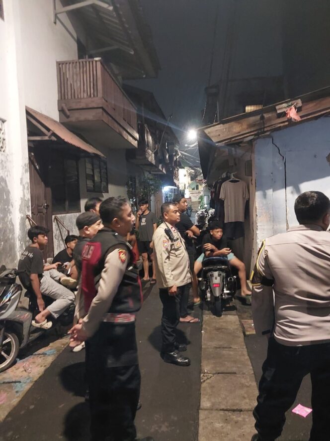 
					Quick Response Polsek Senen Tindak Aduan 110, Kerumunan Anak Muda yang Ganggu Warga Dibubarkan