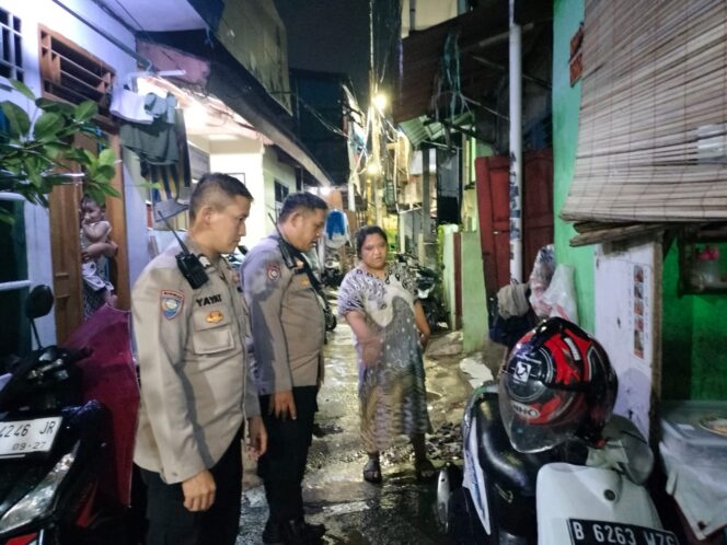 
					Call Center 110 Jadi Solusi Cepat, Polsek Kemayoran Langsung Turun ke Lokasi