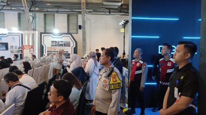 
					Kapolsubsektor Pasar Baru Polsek Sawah Besar Berikan Pelayanan Giat Festival FESARBI 2026 di Pos Bloc Jakarta