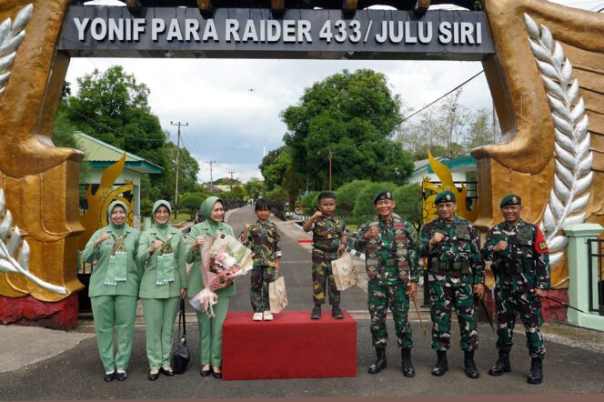 
					Pangkostrad Kunjungi Yonif 433 Kostrad, Tekankan Profesionalisme dan Kehormatan Prajurit