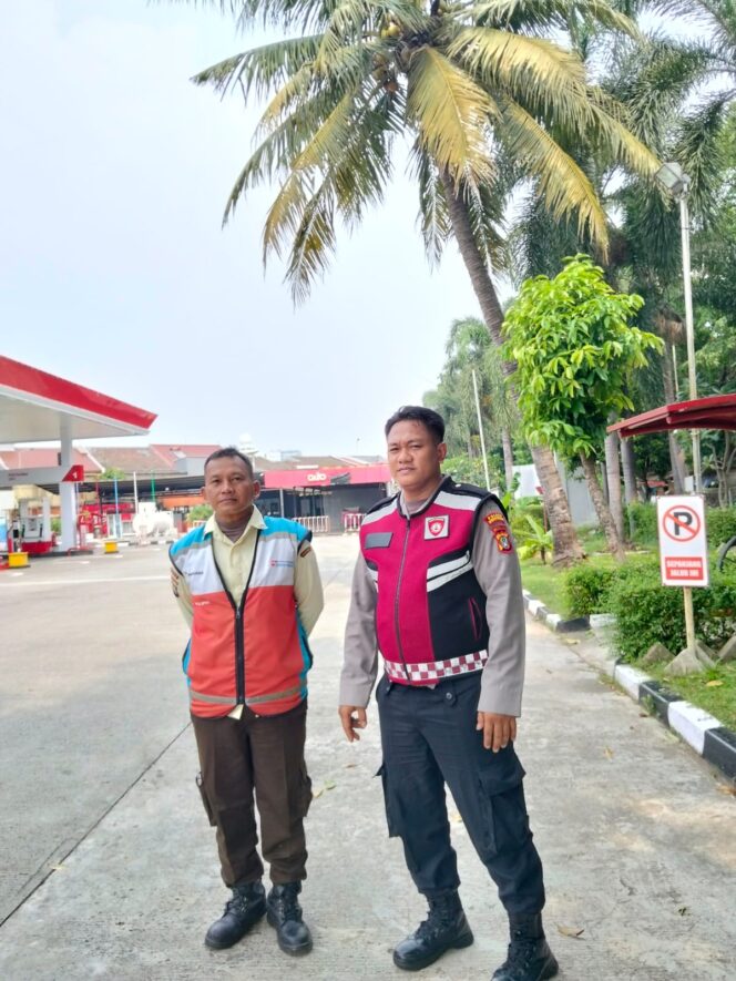 
					Patroli Presisi Jaga Jakarta, Unit Samapta Polsek Sawah Besar Pantau Aktivitas Warga di SPBU Pertamina Jl. Industri