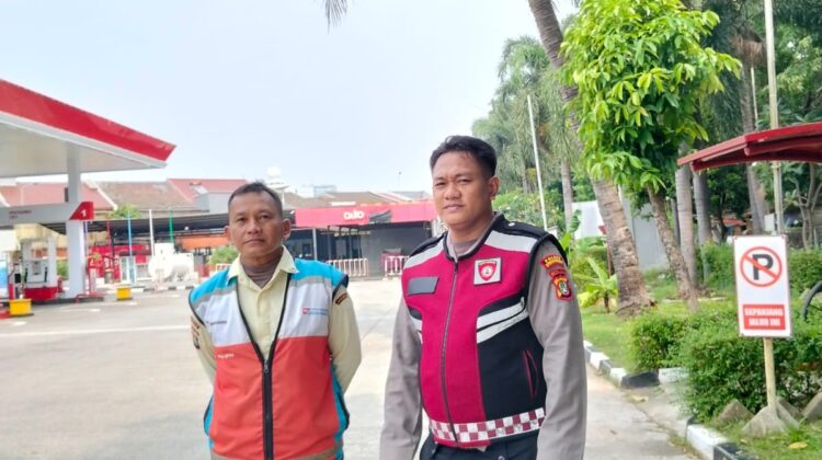 Patroli Presisi Jaga Jakarta, Unit Samapta Polsek Sawah Besar Pantau Aktivitas Warga di SPBU Pertamina Jl. Industri
