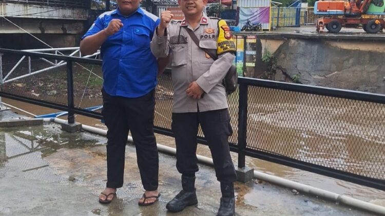 Bhabinkamtibmas Pegangsaan Monitoring Pintu Air Manggarai, Kondisi Air Normal dan Terkendali