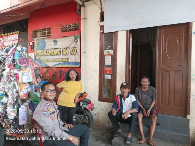 
					Bhabinkamtibmas Perkuat Cooling System, Warga Kampung Rawa Diajak Jaga Lingkungan Tetap Aman