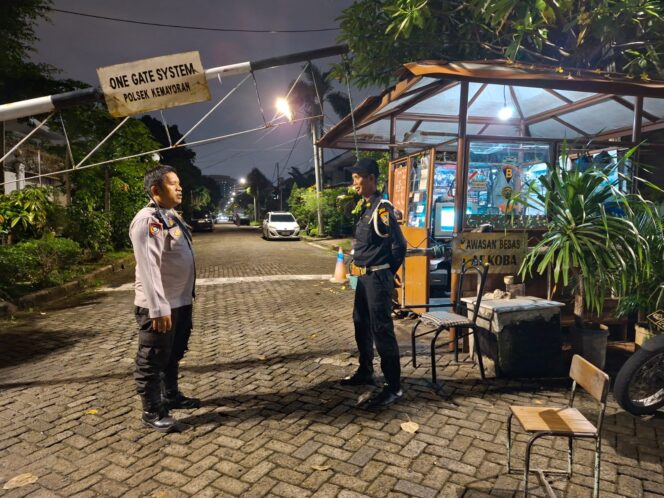 
					Satkamling dan Polisi Bersinergi, Keamanan Lingkungan Jadi Prioritas