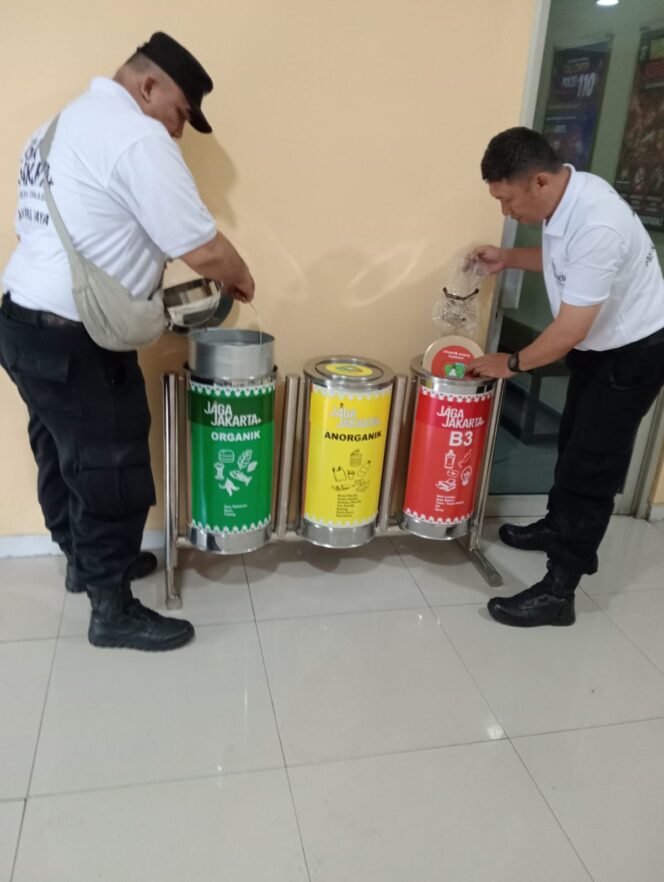 
					Kapolsek Metro Tanah Abang Pimpin Apel Program Jaga Jakarta Bersih dan Asri