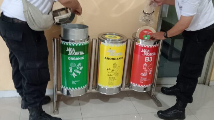 Kapolsek Metro Tanah Abang Pimpin Apel Program Jaga Jakarta Bersih dan Asri