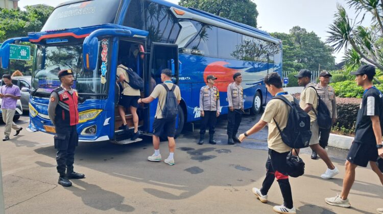 Polisi Hadir Berikan Rasa Aman, Akomodasi Tim Semen Padang Berjalan Kondusif