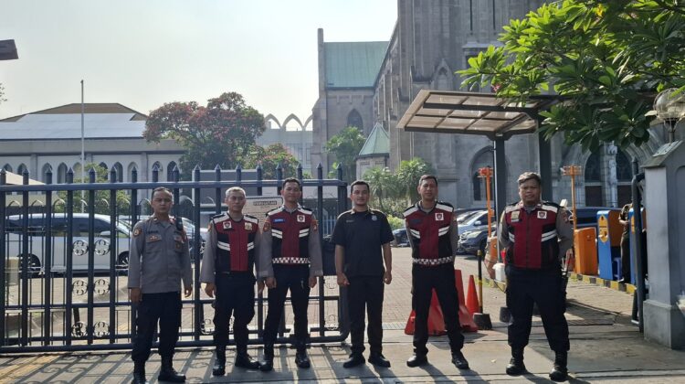 Kapolsubsektor Pasar Baru Polsek Sawah Besar Perketat Pengamanan Misa Minggu di Gereja Katedral