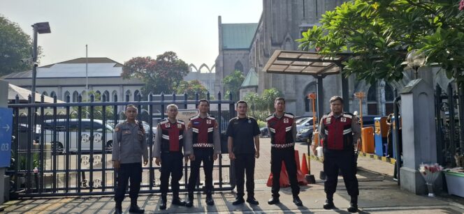 
					Kapolsubsektor Pasar Baru Polsek Sawah Besar Perketat Pengamanan Misa Minggu di Gereja Katedral