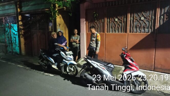 
					POLISI DAN WARGA KOMPAK JAGA MALAM, SATKAMLING RW 010 TANAH TINGGI SIAGA CEGAH GANGGUAN KAMTIBMAS