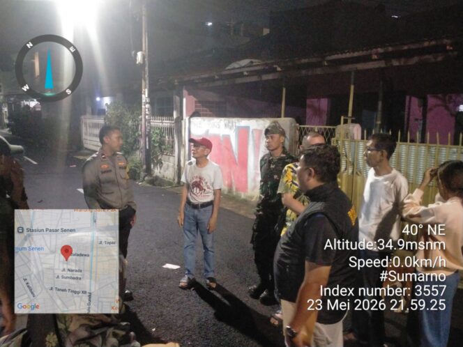 
					JAGA LINGKUNGAN TETAP AMAN, POLISI DAN WARGA RW 05 TANAH TINGGI PERKUAT SATKAMLING MALAM HARI