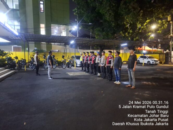
					SIAGA MALAM LIBURAN, POLSEK JOHAR BARU GELAR APEL CIPTA KONDISI ANTISIPASI BEGAL DAN KEJAHATAN JALANAN