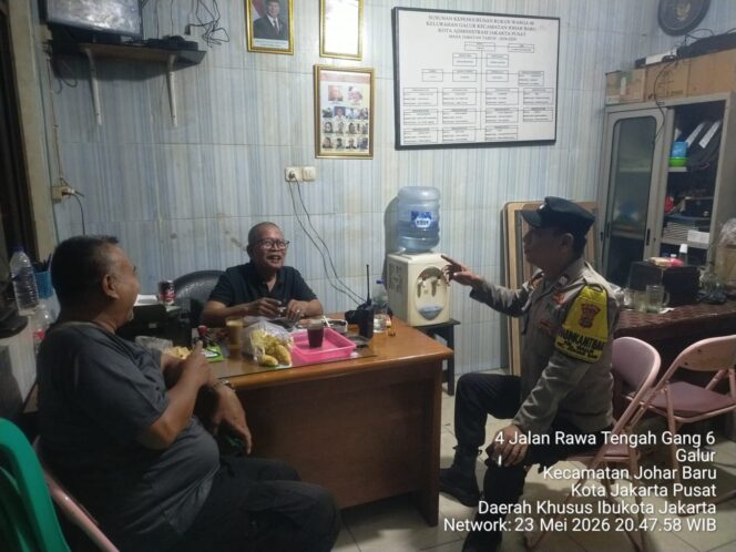 
					MALAM MAKIN AMAN, POLISI DAN WARGA RW 06 GALUR KOMPAK HIDUPKAN POS KAMLING
