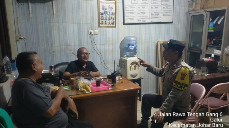 MALAM MAKIN AMAN, POLISI DAN WARGA RW 06 GALUR KOMPAK HIDUPKAN POS KAMLING