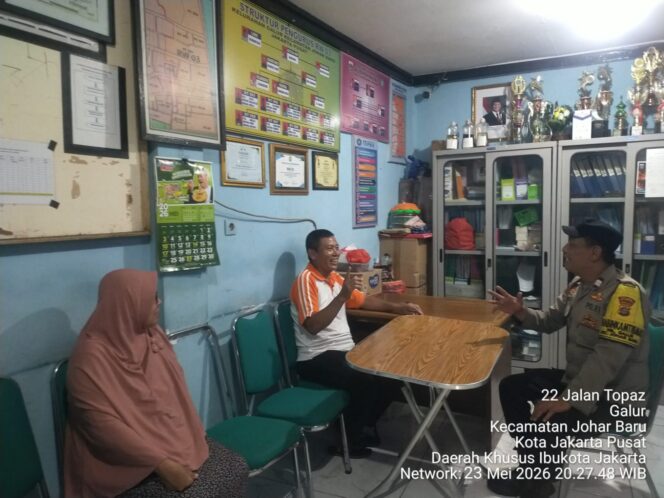 
					POS KAMLING RW 03 GALUR JADI GARDA TERDEPAN, POLISI AJAK WARGA AKTIF JAGA KAMTIBMAS