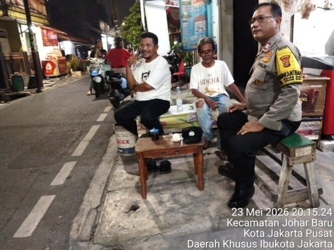 
					POLISI HADIR DI TENGAH WARGA, SAMBANG MALAM RW 11 JOHAR BARU PERKUAT KAMTIBMAS