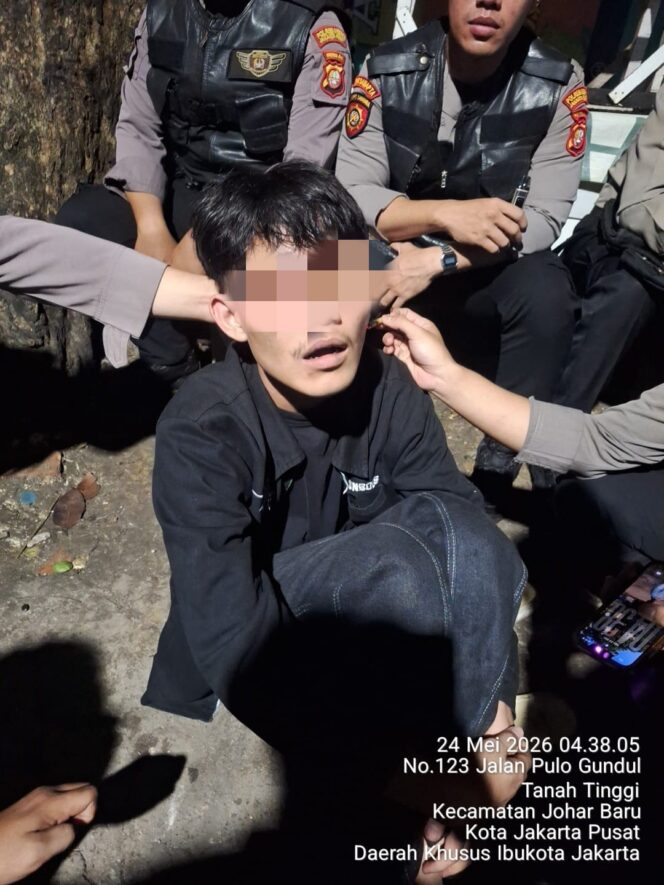 
					RESPON CEPAT POLSEK JOHAR BARU BUBARKAN TAWURAN DI PULO GUNDUL, TIGA PELAKU DAN SAJAM DIAMANKAN