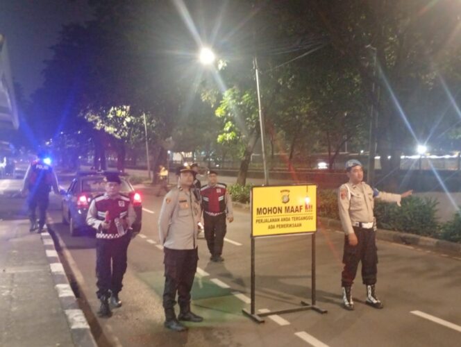 
					Polsek Cempaka Putih Gelar Razia Stationer Tengah Malam