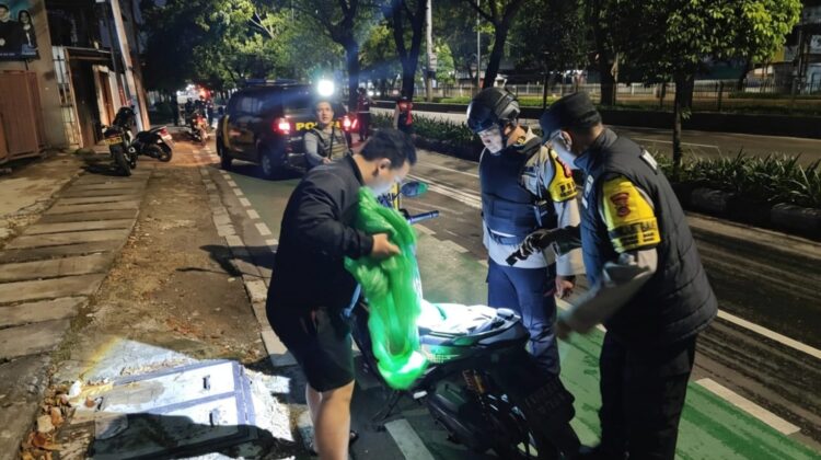 Polres Jakpus Gelar Razia Cipkon Dini Hari, Celurit dan Obat Tramadol Diamankan
