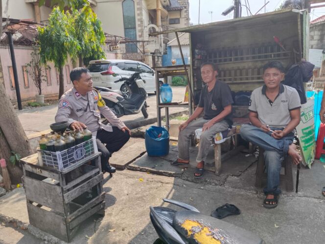 
					Menjaga Bukan Hanya dengan Patroli, Polisi Kemayoran Bangun Kedekatan dengan Warga