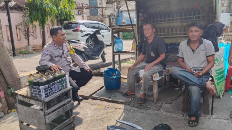 Menjaga Bukan Hanya dengan Patroli, Polisi Kemayoran Bangun Kedekatan dengan Warga