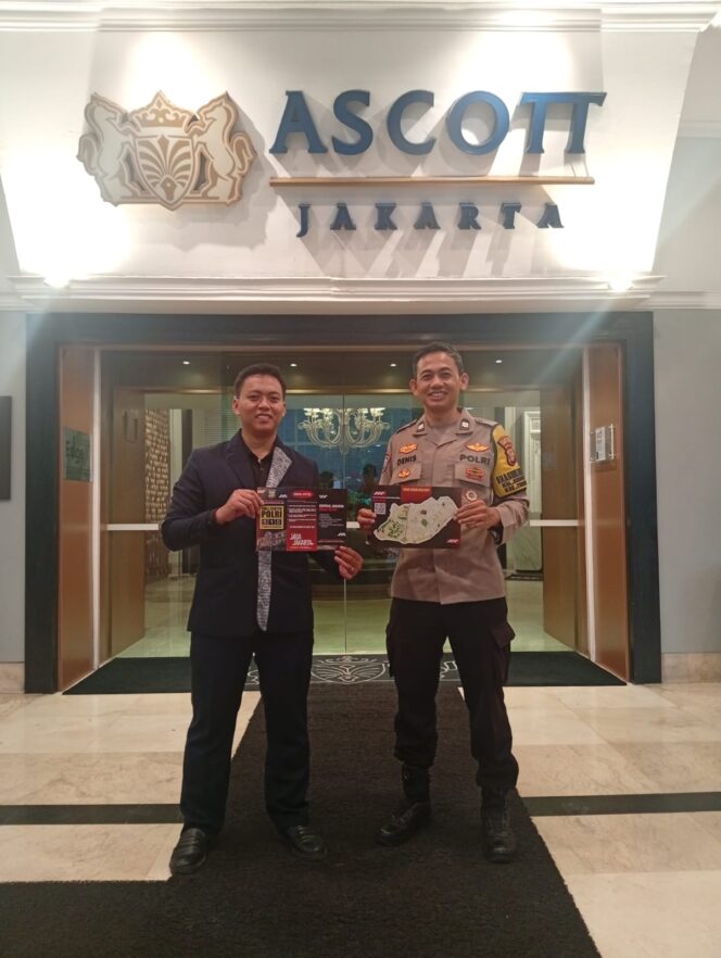 
					Bhabinkamtibmas Kebon Melati Bagikan Brosur Kamtibmas untuk WNA di Hotel Ascott