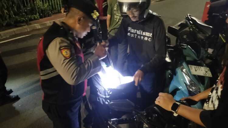 Polsek Sawah Besar Gelar Patroli Mobile Blue Light dan Operasi Cipta Kondisi Statsioner Serta Strong Poin Jelang Dini Hari