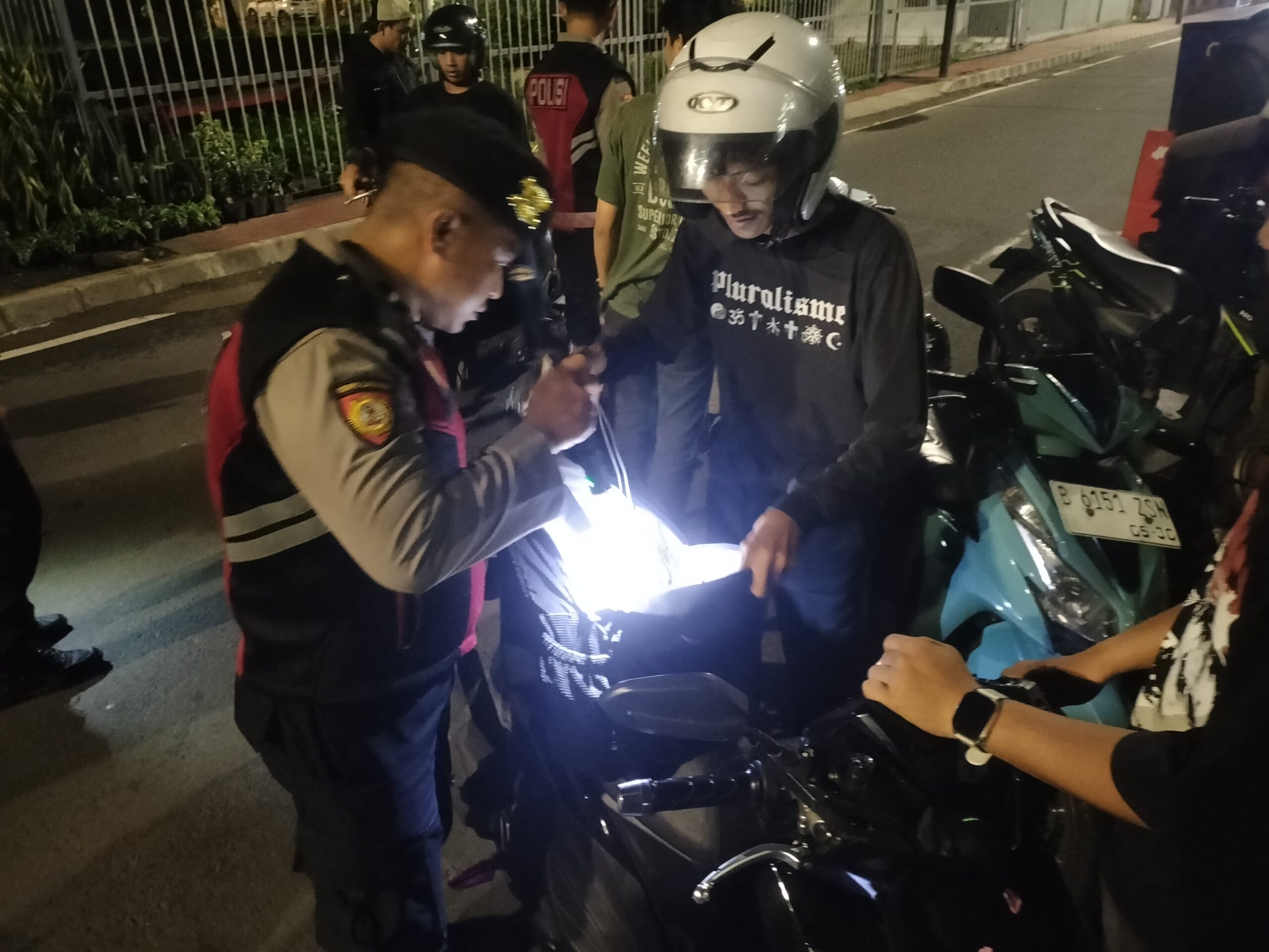 Polsek Sawah Besar Gelar Patroli Mobile Blue Light dan Operasi Cipta Kondisi Statsioner Serta Strong Poin Jelang Dini Hari
