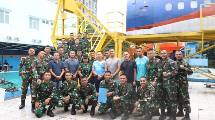 Prajurit Yonzipur 9 Kostrad Asah Kemampuan Scuba Diving di Lakespra AU