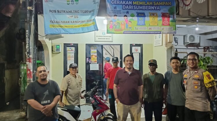 Malam Tak Pernah Lengah, Polisi dan Warga Kampung Rawa Perkuat Poskamling Cegah Kejahatan Jalanan