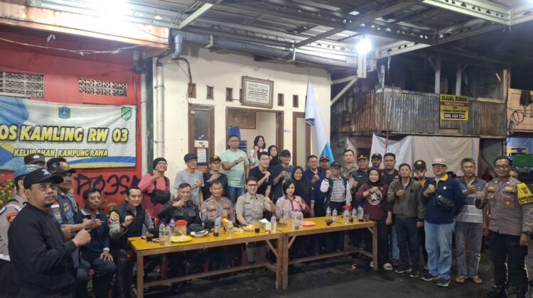 Kunjungan Kapolsek Johar Baru Bersama PJU Polres Metro Jakarta Pusat di Pos Pantau Malam Takbir Kampung Rawa