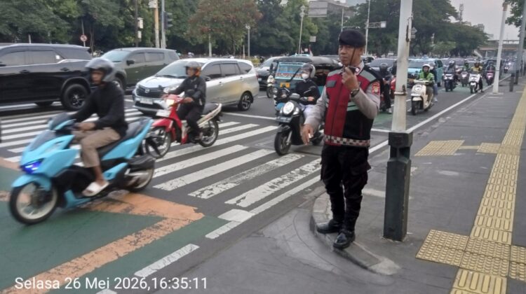Polsek Senen Intensifkan Pengaturan Lalu Lintas Pagi, Antisipasi Kemacetan dan Gangguan Kamtibmas