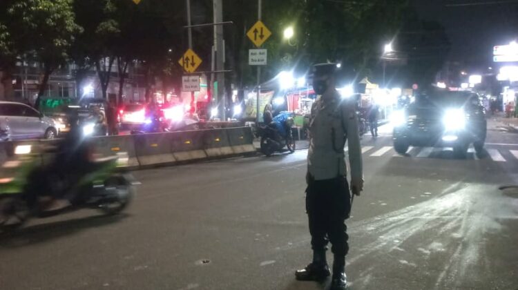 Polsek Senen Amankan Konvoi Malam Takbir di Salemba Tengah, Lalu Lintas Terpantau Lancar