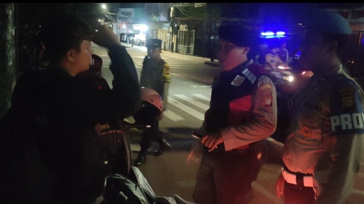 Polres Jakpus Gelar Razia Stasioner Tengah Malam, Antisipasi Kejahatan Jalanan dan Narkoba