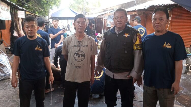 Bhabinkamtibmas Karang Anyar Monitoring Pemotongan Hewan Kurban, Polsek Sawah Besar Pastikan Distribusi Tertib dan Aman