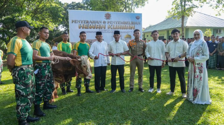 Pangkostrad Bersama Prajurit Kostrad Gelar Shalat Idul Adha dan Qurban di Ciluar Bogor