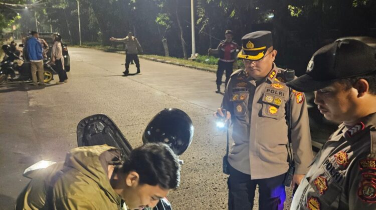 Kapolsek Metro Menteng Pimpin Razia Malam, Polsek Metro Menteng Temukan Eximer dan Tramadol di Latuharhari