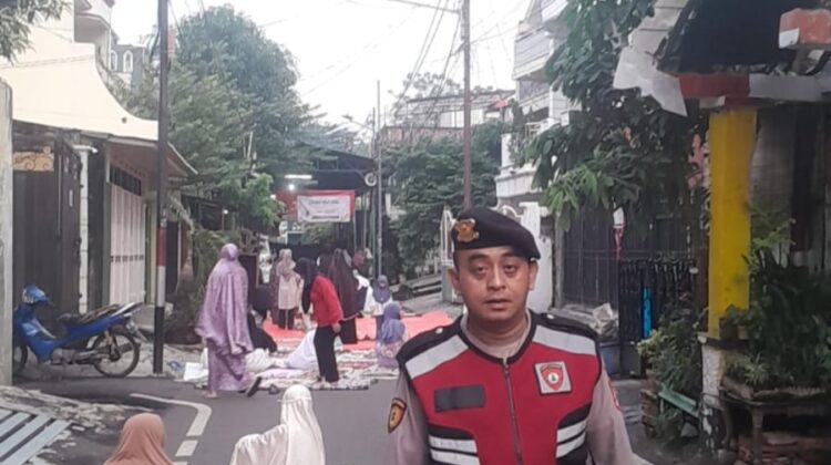 Panit Samapta Polsek Johar Baru Amankan Sholat Idul Adha, Jamaah Beribadah Aman dan Khusyuk